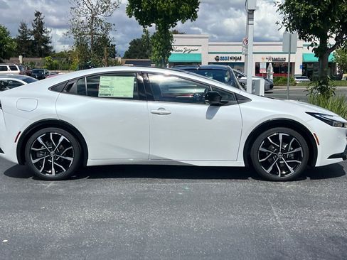 New 2026 Toyota Prius Plug-In Hybrid image 9