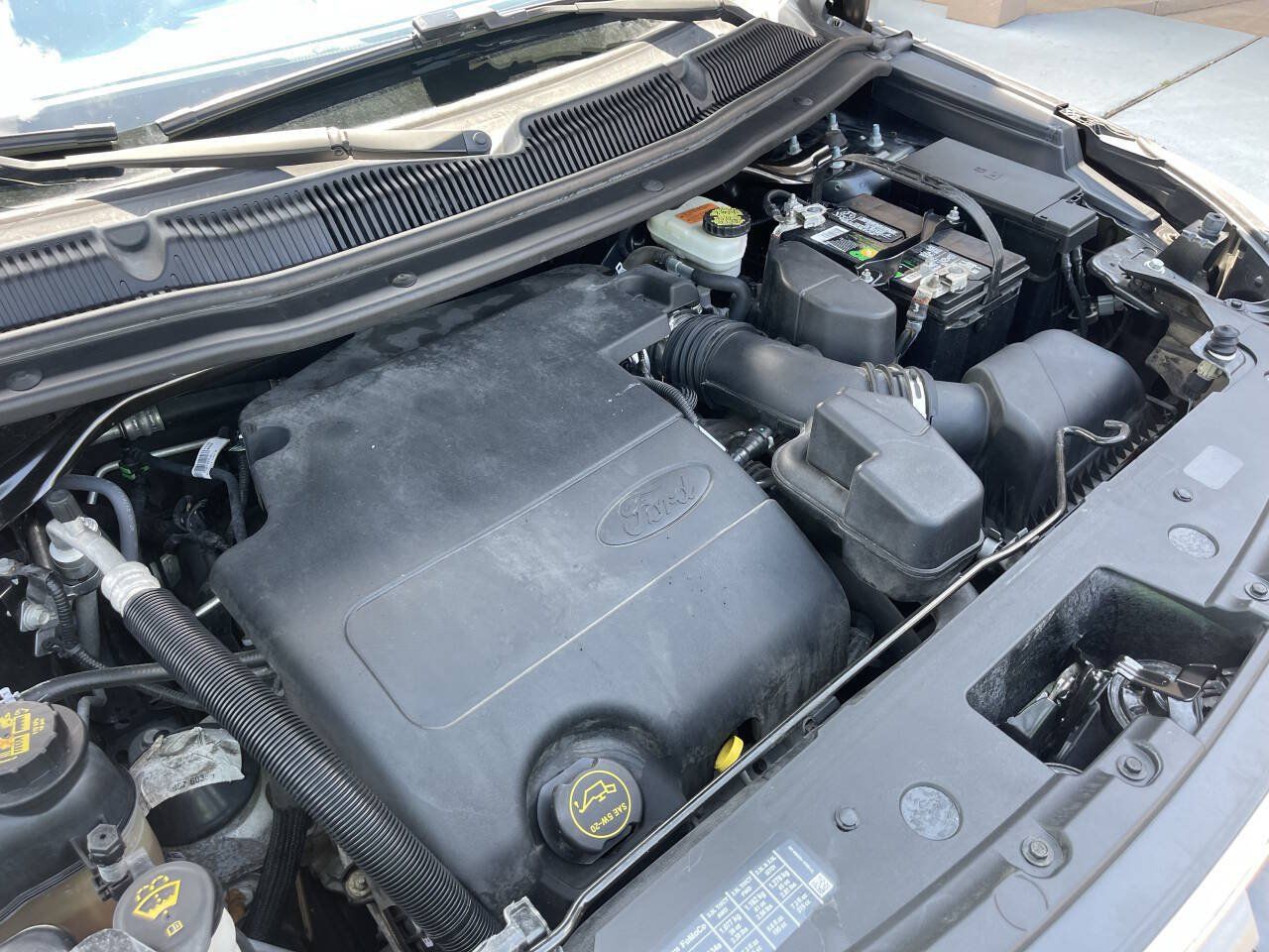 Used 2017 Ford Explorer XLT w/ Equipment Group 202A FWD image 9