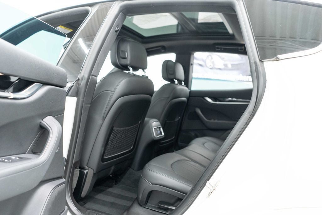 Used 2023 Maserati Levante GT AWD/4WD image 32