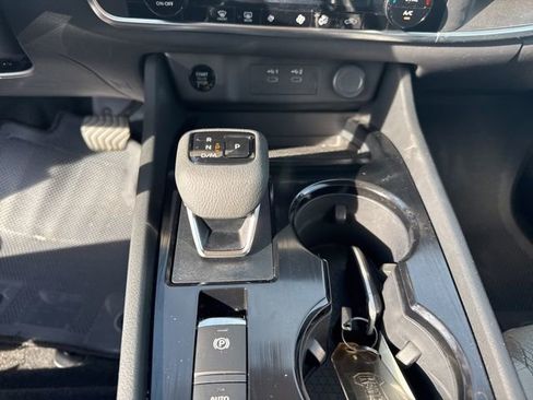 Used 2025 Nissan Rogue SV image 19