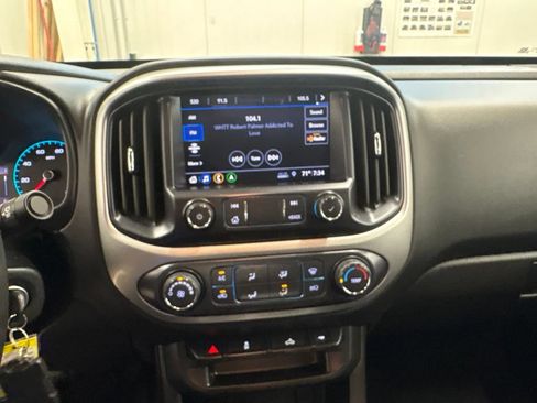 Used 2022 Chevrolet Colorado LT w/ Chrome Appearance Package AWD/4WD image 9