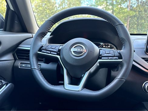 Used 2024 Nissan Altima 2.5 SR image 16