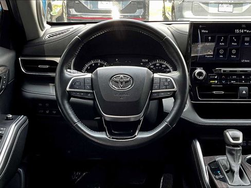 Used 2022 Toyota Highlander Limited image 5