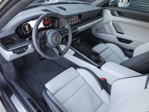 Certified 2025 Porsche 911 Carrera image 4