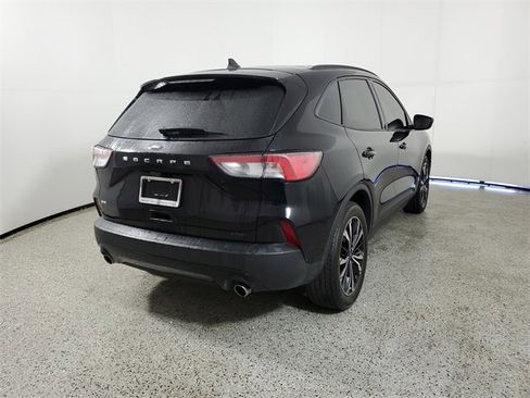 Used 2022 Ford Escape SE w/ SE Sport Appearance Package image 4