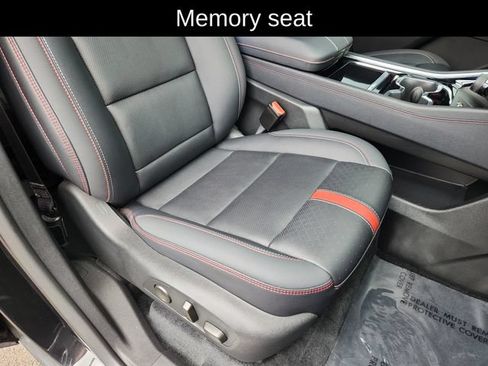 Used 2025 Chevrolet Traverse RS AWD/4WD image 24