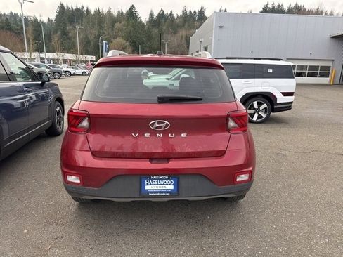 Certified 2024 Hyundai Venue SEL image 7