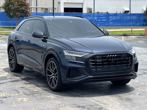 Used 2023 Audi Q8 Prestige w/ Prestige Package AWD/4WD image 3