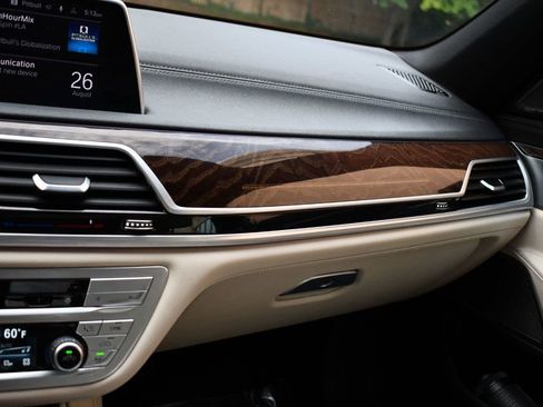 Used 2022 BMW 750i xDrive 750i xDrive w/ M Sport Package image 36