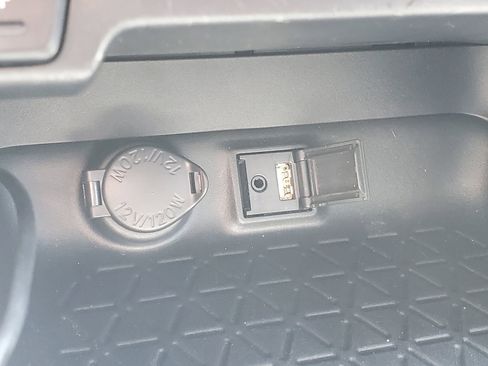 Used 2019 Toyota RAV4 LE FWD image 27