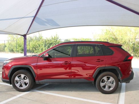 Used 2025 Toyota RAV4 XLE w/ Convenience Package AWD/4WD image 2