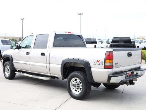 Used 2006 GMC Sierra 2500 SLT w/ Heavy-Duty Power Package AWD/4WD image 4