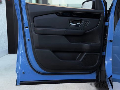 Certified 2025 Honda Pilot TrailSport image 12