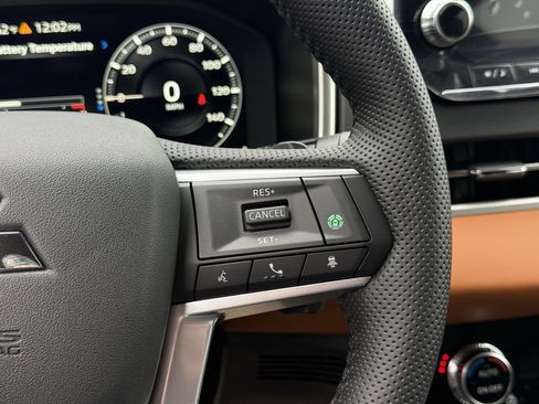 Used 2025 Mitsubishi Outlander SEL image 16