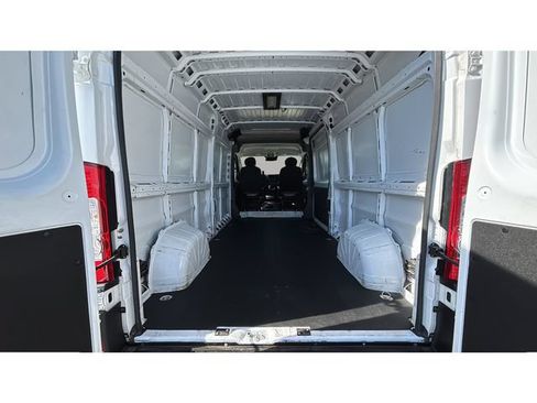 Used 2025 RAM ProMaster 2500 w/ Convenience Group FWD image 32