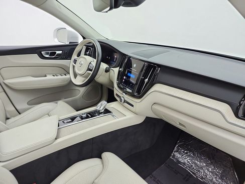 Used 2023 Volvo XC60 B5 Ultimate w/ Climate Package FWD image 19