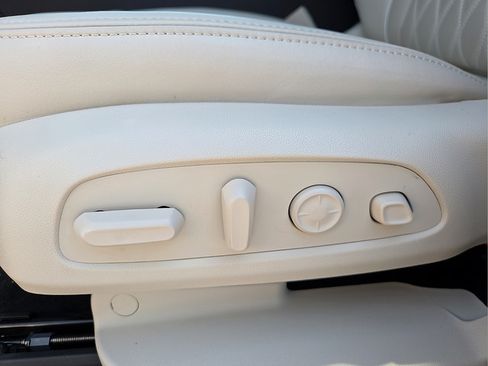 Used 2024 Buick Enclave Avenir w/ Avenir Technology Package AWD/4WD image 16