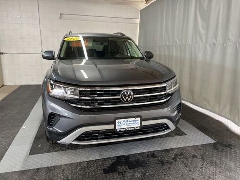 Certified 2023 Volkswagen Atlas SE w/ Panoramic Sunroof Package AWD/4WD image 2