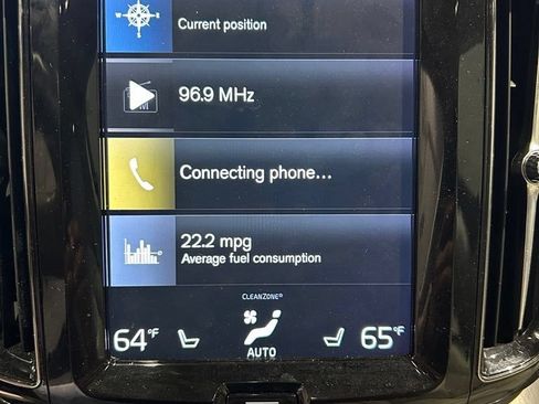 Used 2019 Volvo XC60 T5 Momentum w/ Multimedia Package AWD/4WD image 17