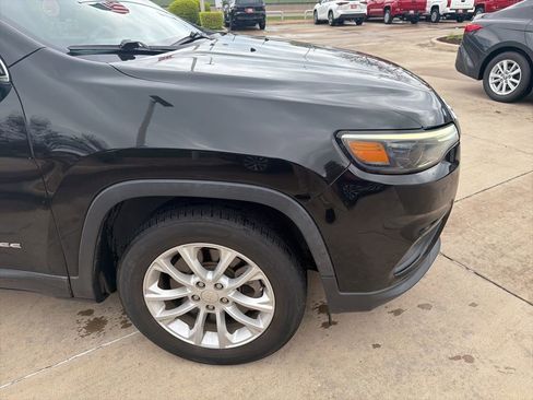 Used 2019 Jeep Cherokee Latitude w/ Popular Appearance Group image 7