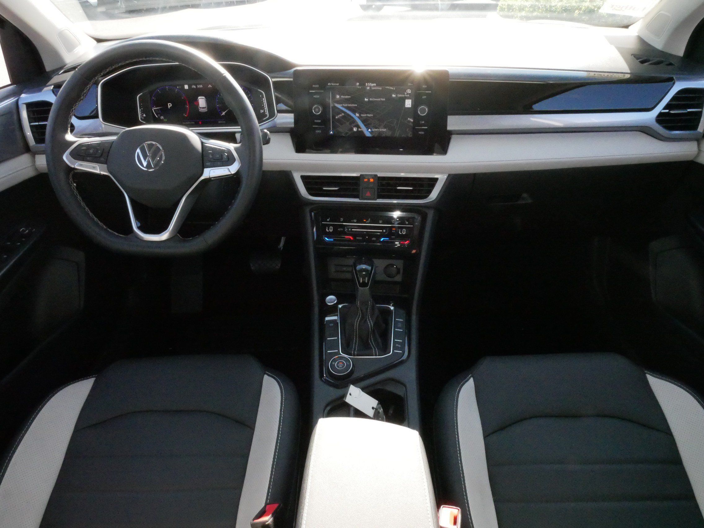 Certified 2025 Volkswagen Taos SEL AWD/4WD image 10