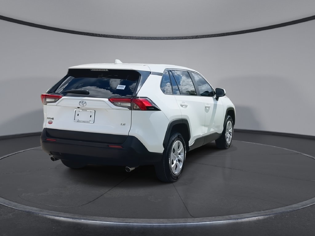 Used 2024 Toyota RAV4 LE FWD image 8