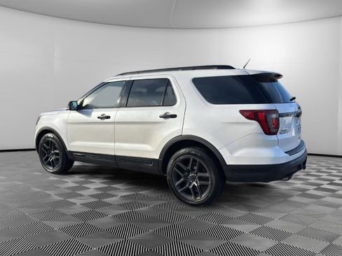 Used 2018 Ford Explorer Sport image 3