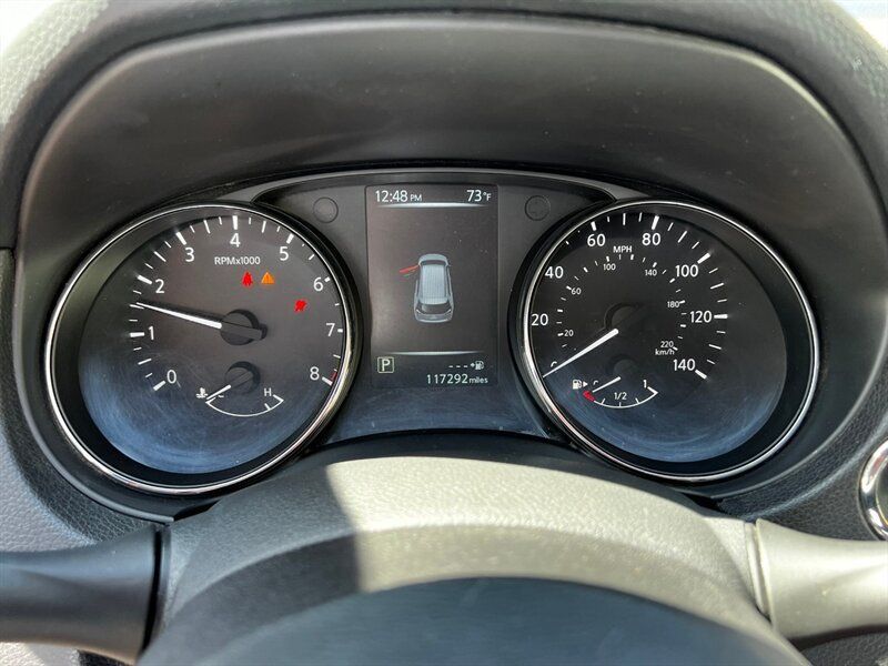 Used 2017 Nissan Rogue SV AWD/4WD image 27