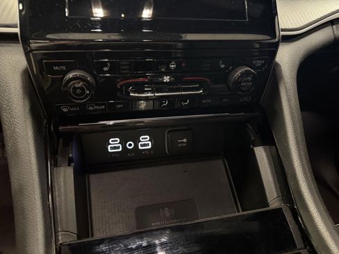 Used 2023 Jeep Grand Cherokee L Laredo image 16