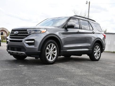Used 2022 Ford Explorer XLT w/ Equipment Group 202A image 3