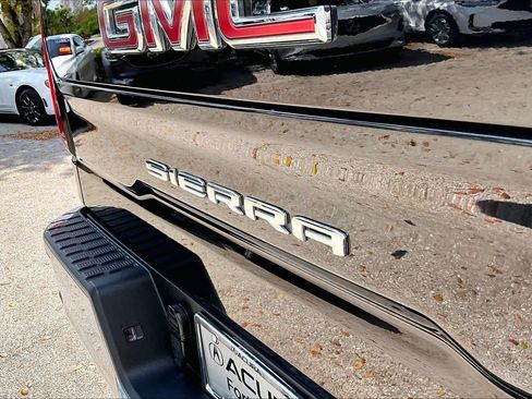 Used 2025 GMC Sierra 1500 SLT image 10
