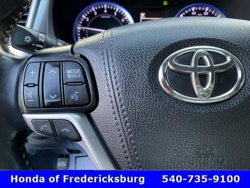 Used 2018 Toyota Highlander XLE AWD/4WD image 32