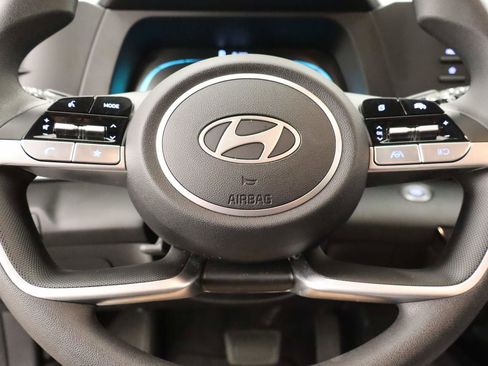 Used 2025 Hyundai Elantra Hybrid FWD image 12