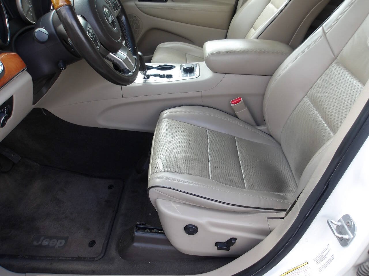Used 2011 Jeep Grand Cherokee Overland AWD/4WD image 6