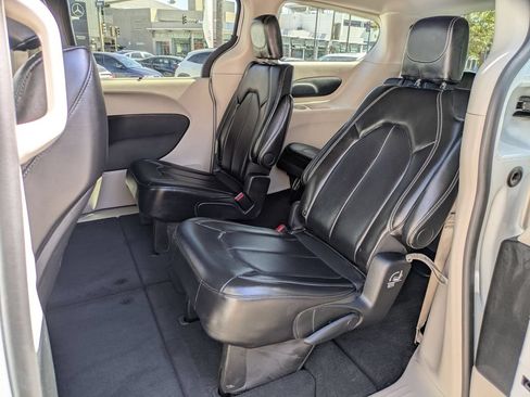 Used 2024 Chrysler Pacifica Touring-L FWD image 24