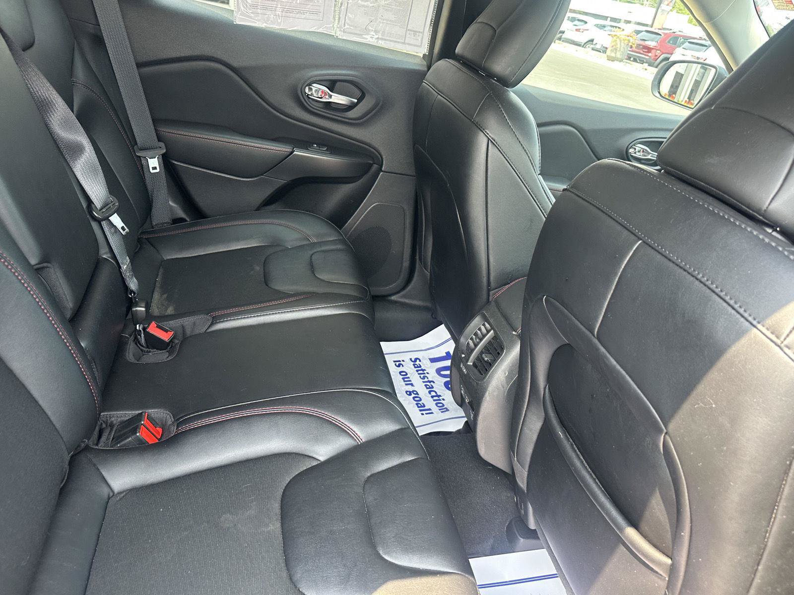 Used 2022 Jeep Cherokee Trailhawk AWD/4WD image 25
