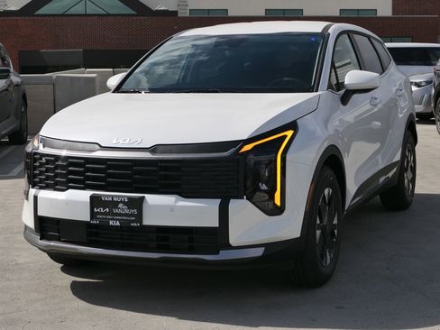 New 2026 Kia Sportage LX image 7