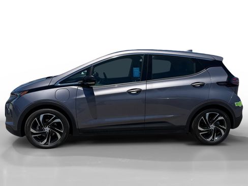Used 2023 Chevrolet Bolt LT w/ Infotainment Package FWD image 2
