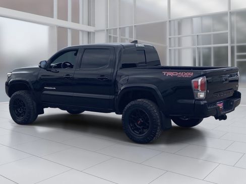 Used 2020 Toyota Tacoma TRD Sport w/ Technology Package image 4