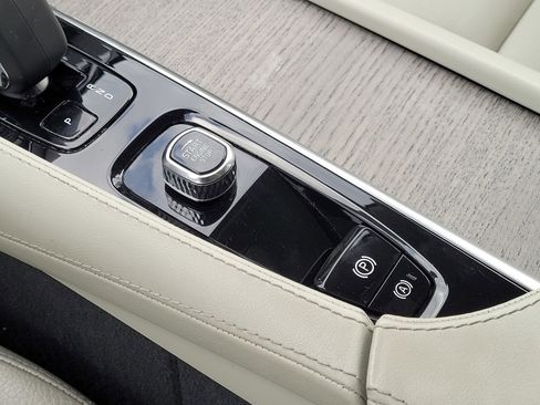 Certified 2023 Volvo XC90 T8 Plus w/ Protection Package Premier image 27