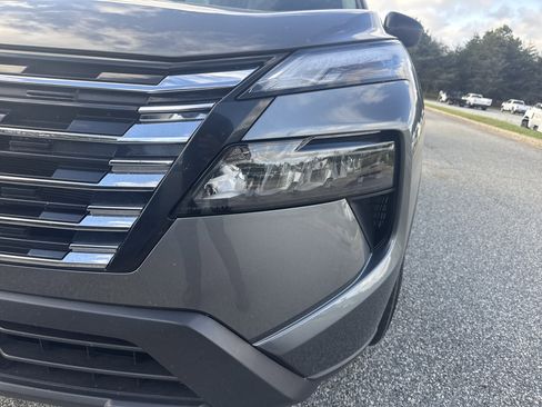 Used 2024 Nissan Rogue S FWD image 6