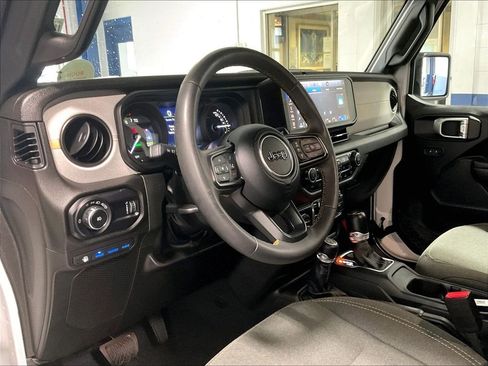Used 2024 Jeep Wrangler Unlimited AWD/4WD image 8