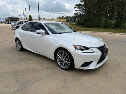 Used 2016 Lexus IS 200t w/ Premium Package RWD image 7