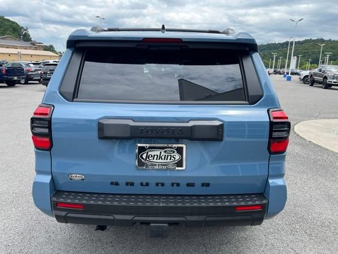 Used 2025 Toyota 4Runner SR5 AWD/4WD image 16