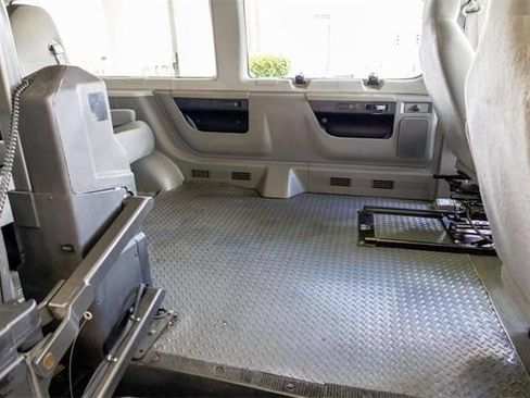 Used 2011 Ford E-150 and Econoline 150 RWD image 17