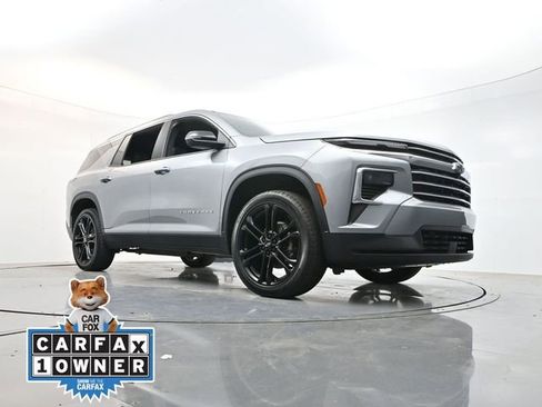 Used 2025 Chevrolet Traverse LT FWD image 29