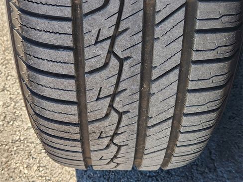 Used 2025 Chrysler Pacifica Select image 11