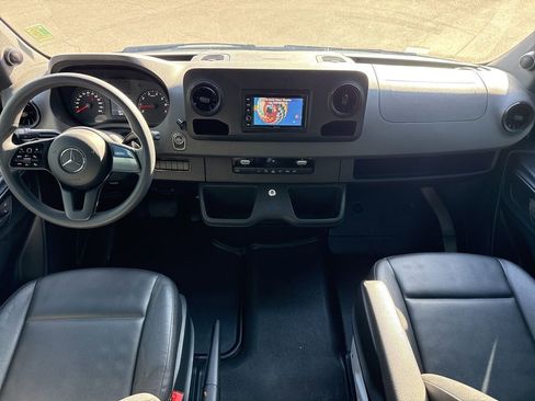 Used 2021 Mercedes-Benz Sprinter 1500 w/ Driver Convenience Package image 11