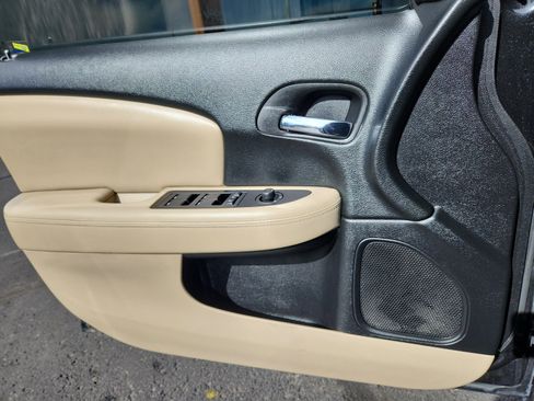 Used 2011 Chrysler 200 Limited image 13