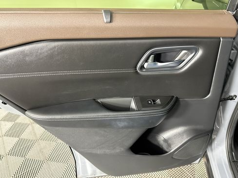 Used 2023 Nissan Rogue Platinum FWD image 24